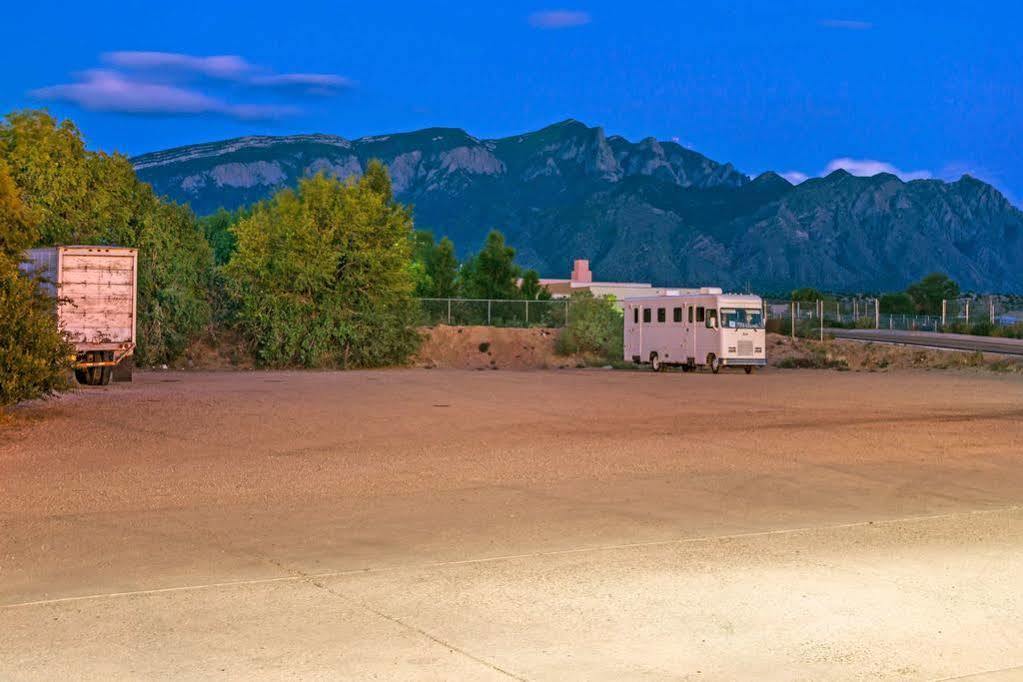 Super 8 By Wyndham Bernalillo Hotel Exterior foto